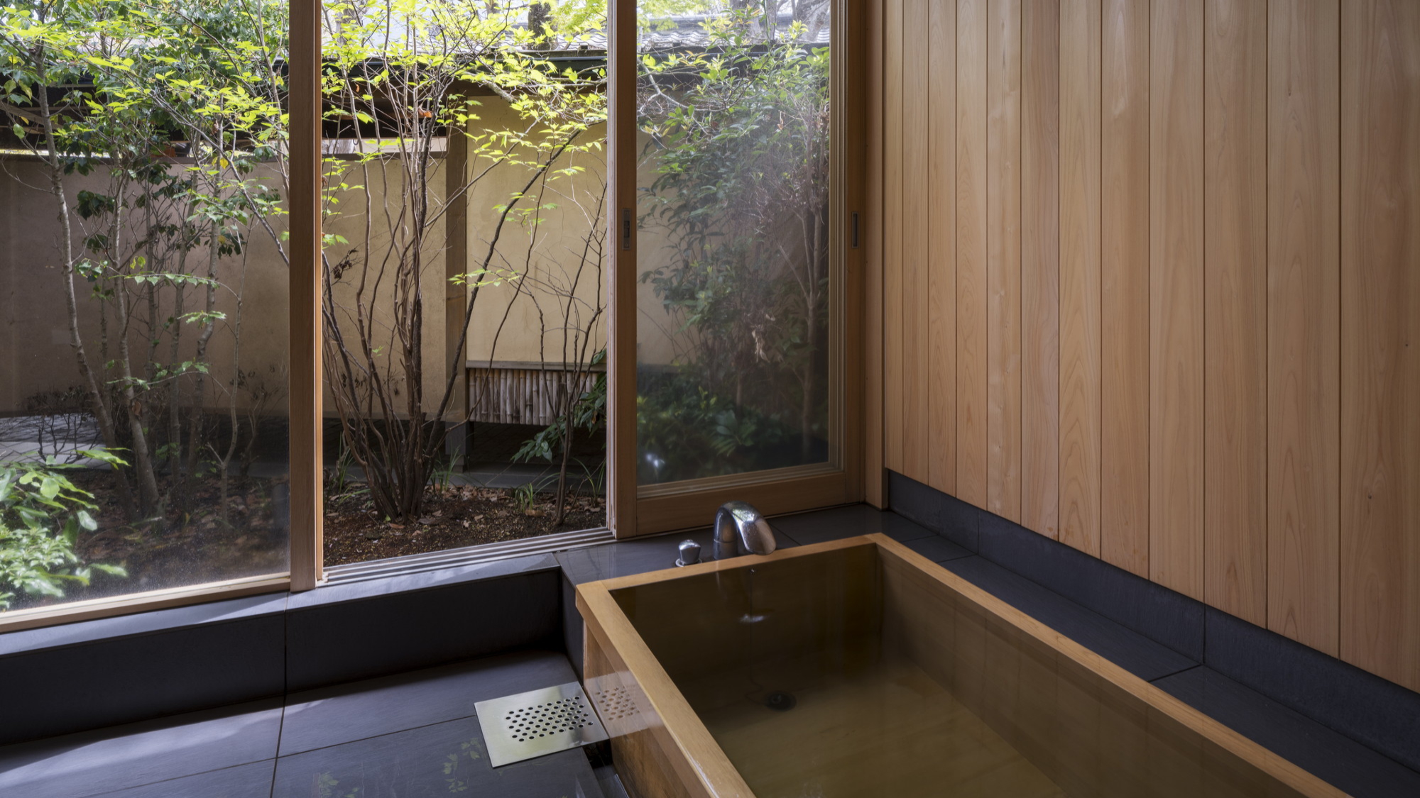 温泉内湯・テラス付 和洋室「桑」／2F