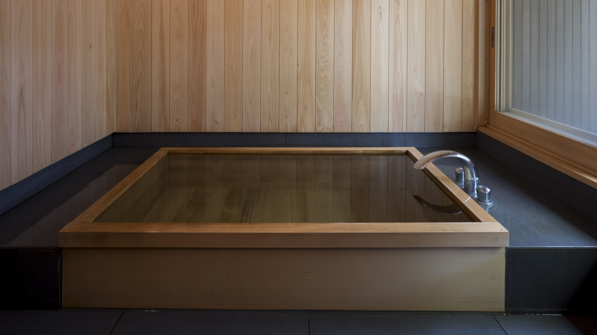 離れ｜温泉内湯・中庭テラス付 和室「きはだ」