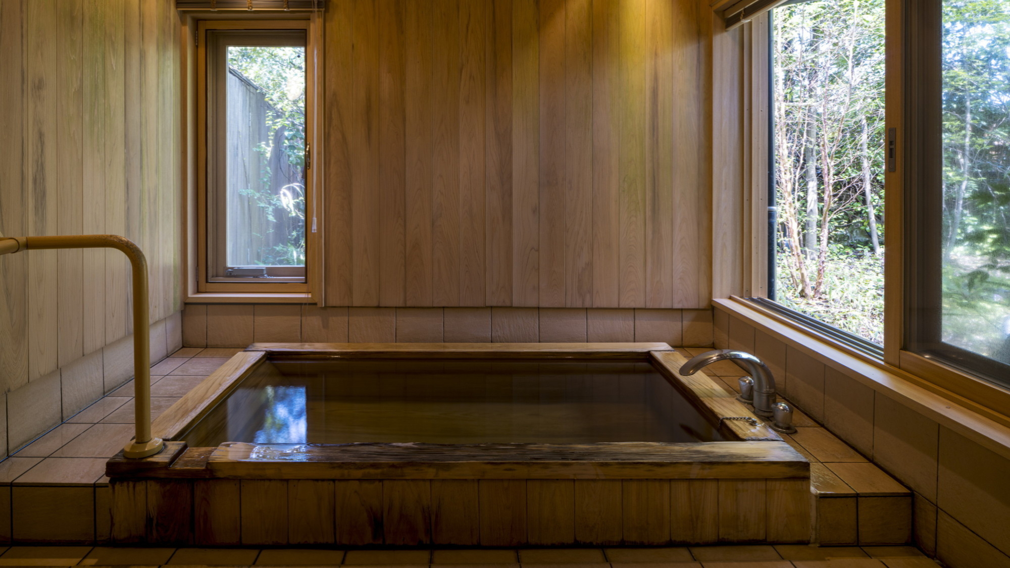 温泉内湯・中庭テラス付 和洋室「埴生」／1F