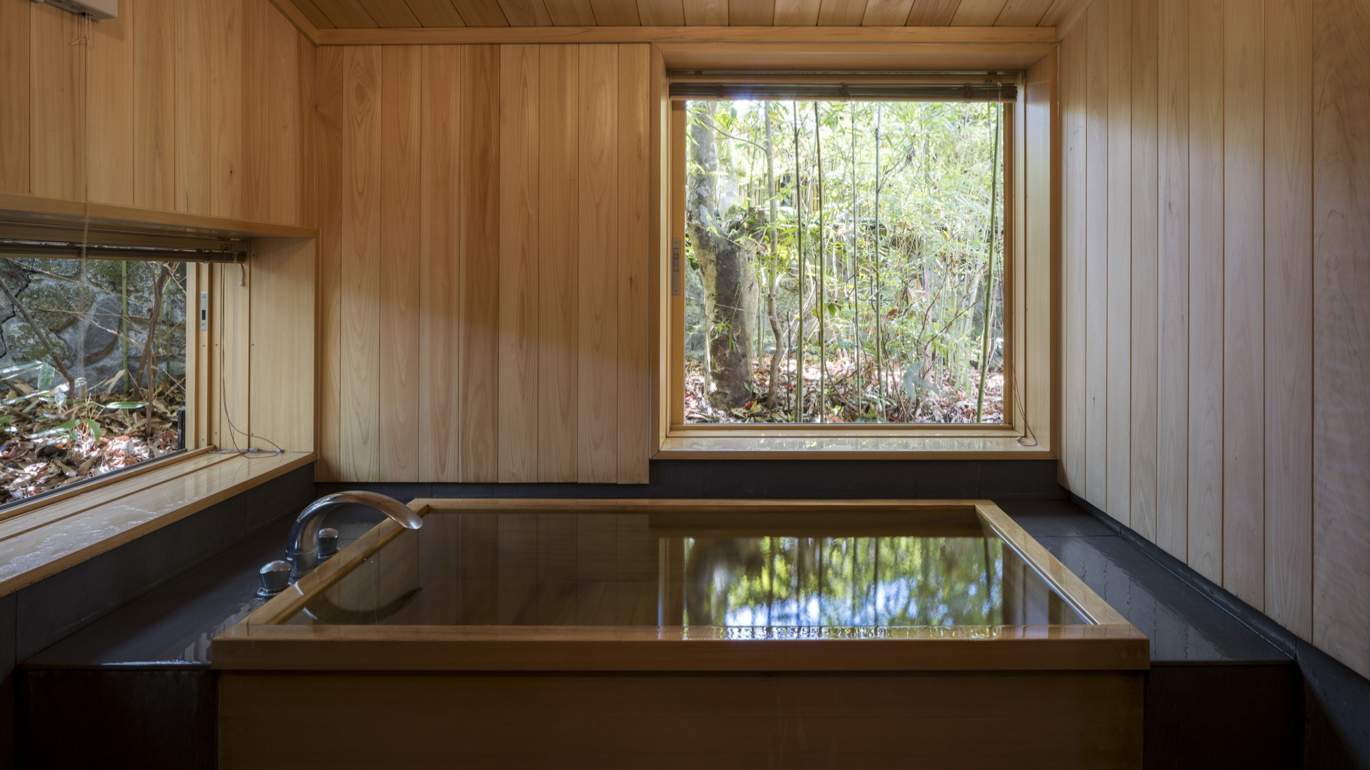 離れ｜温泉内湯・中庭テラス付 和洋室「柑子」