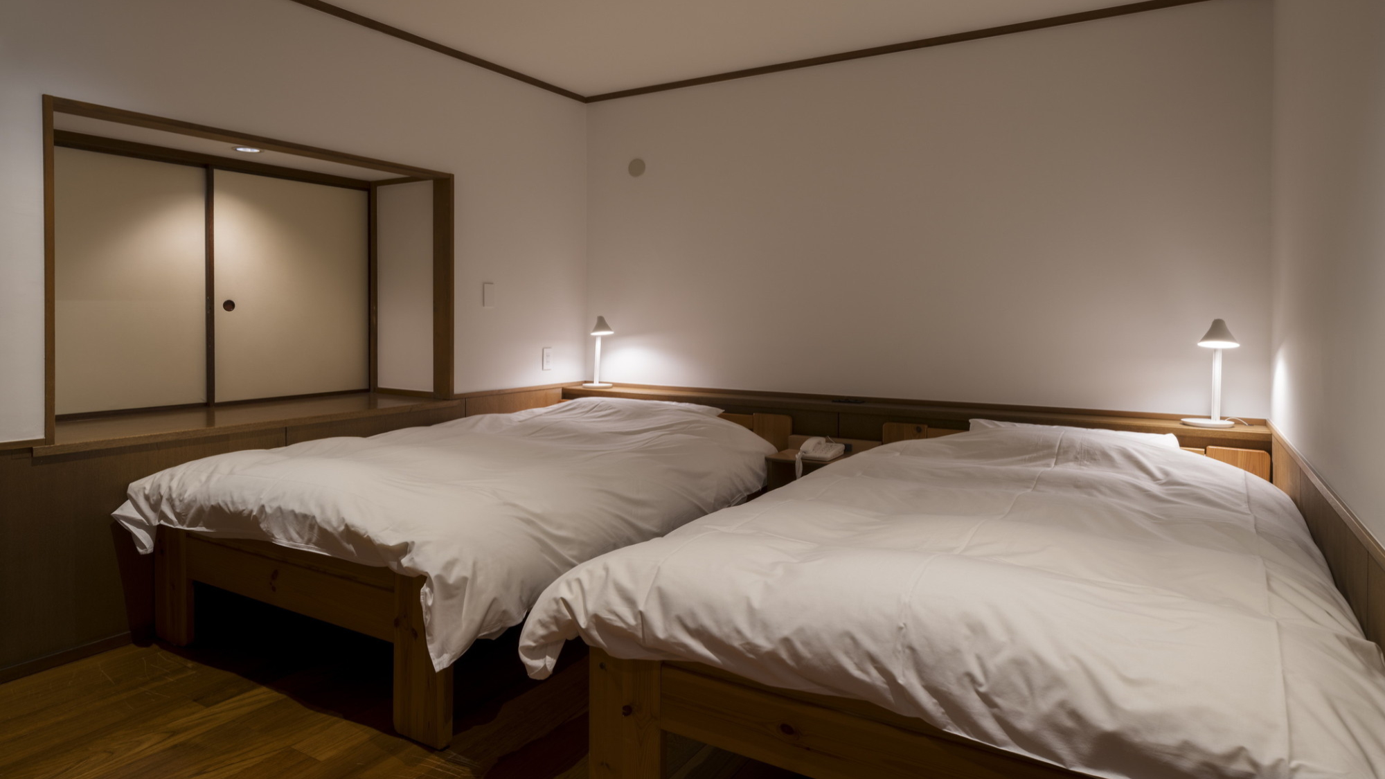 温泉内湯・中庭テラス付 和洋室「桃花」／1F