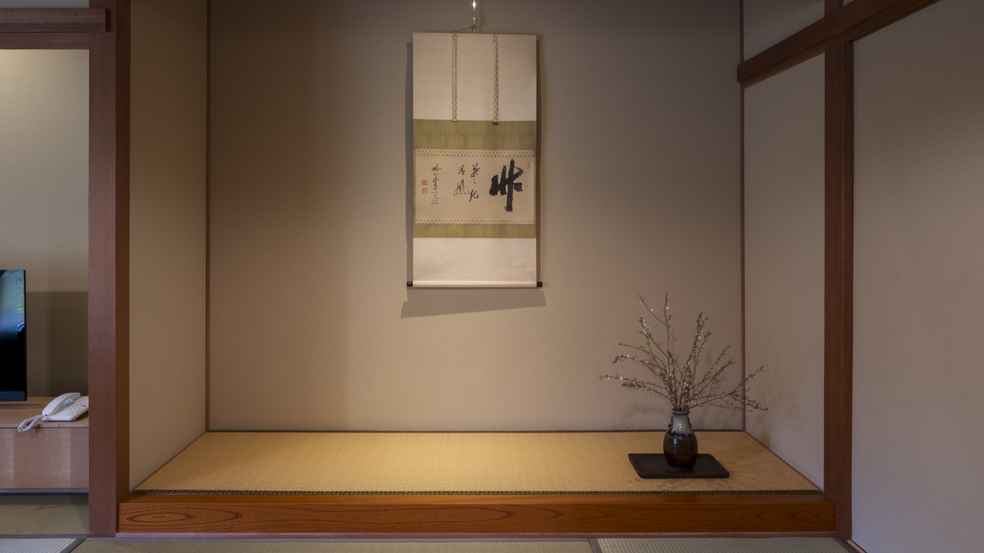 離れ｜温泉内湯・中庭テラス付 和室「きはだ」