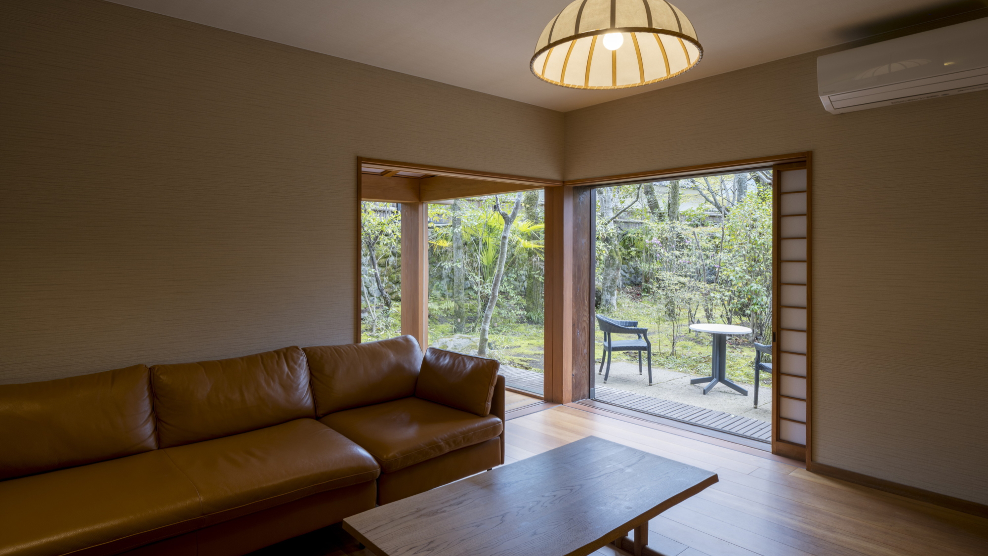 離れ｜温泉内湯・中庭テラス付 洋室「すはう」