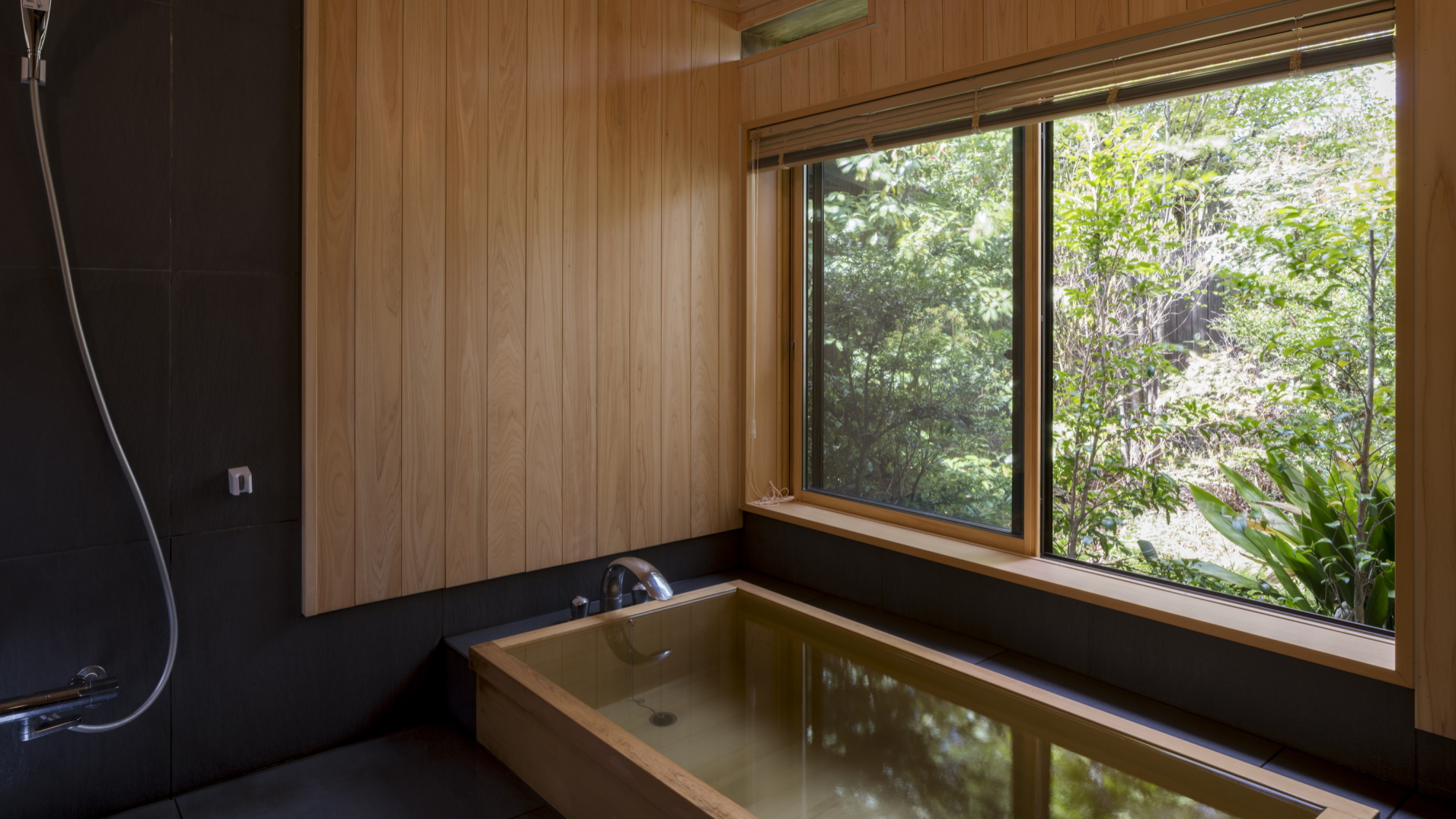 温泉内湯・テラス付 和洋室「くひな」／2F