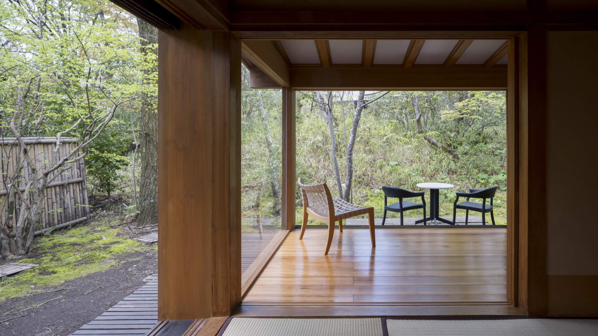 離れ｜温泉内湯・中庭テラス付 和洋室「くちなし」