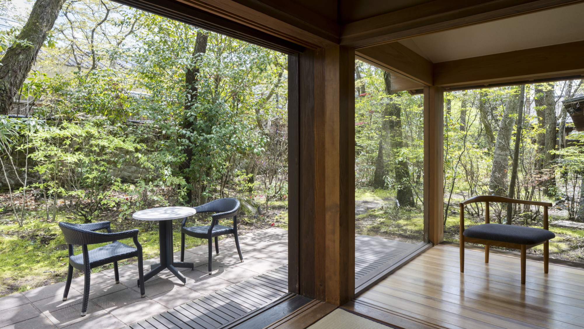 離れ｜温泉内湯・中庭テラス付 和洋室「あさぎ」