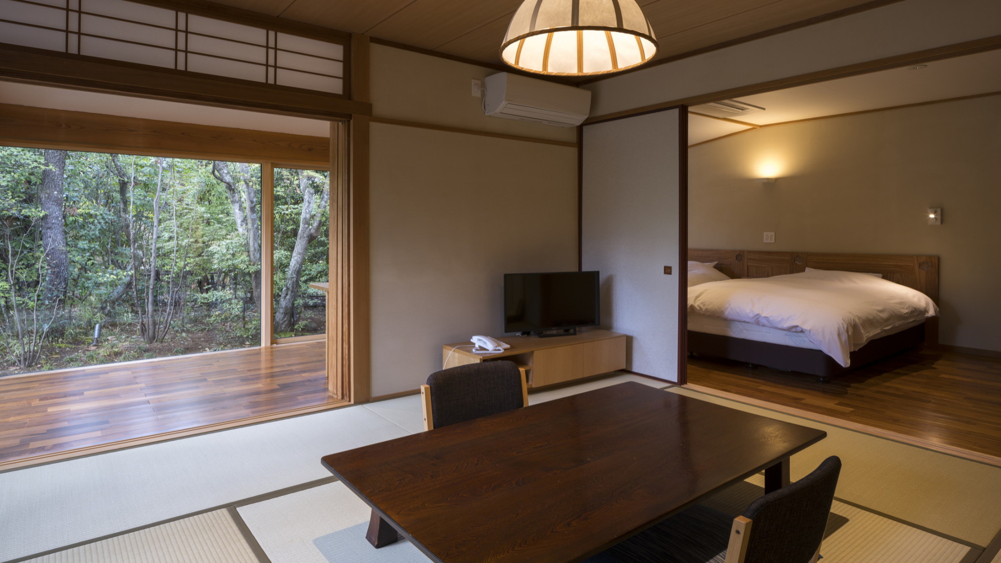 離れ｜温泉内湯・中庭テラス付 和洋室「山吹」