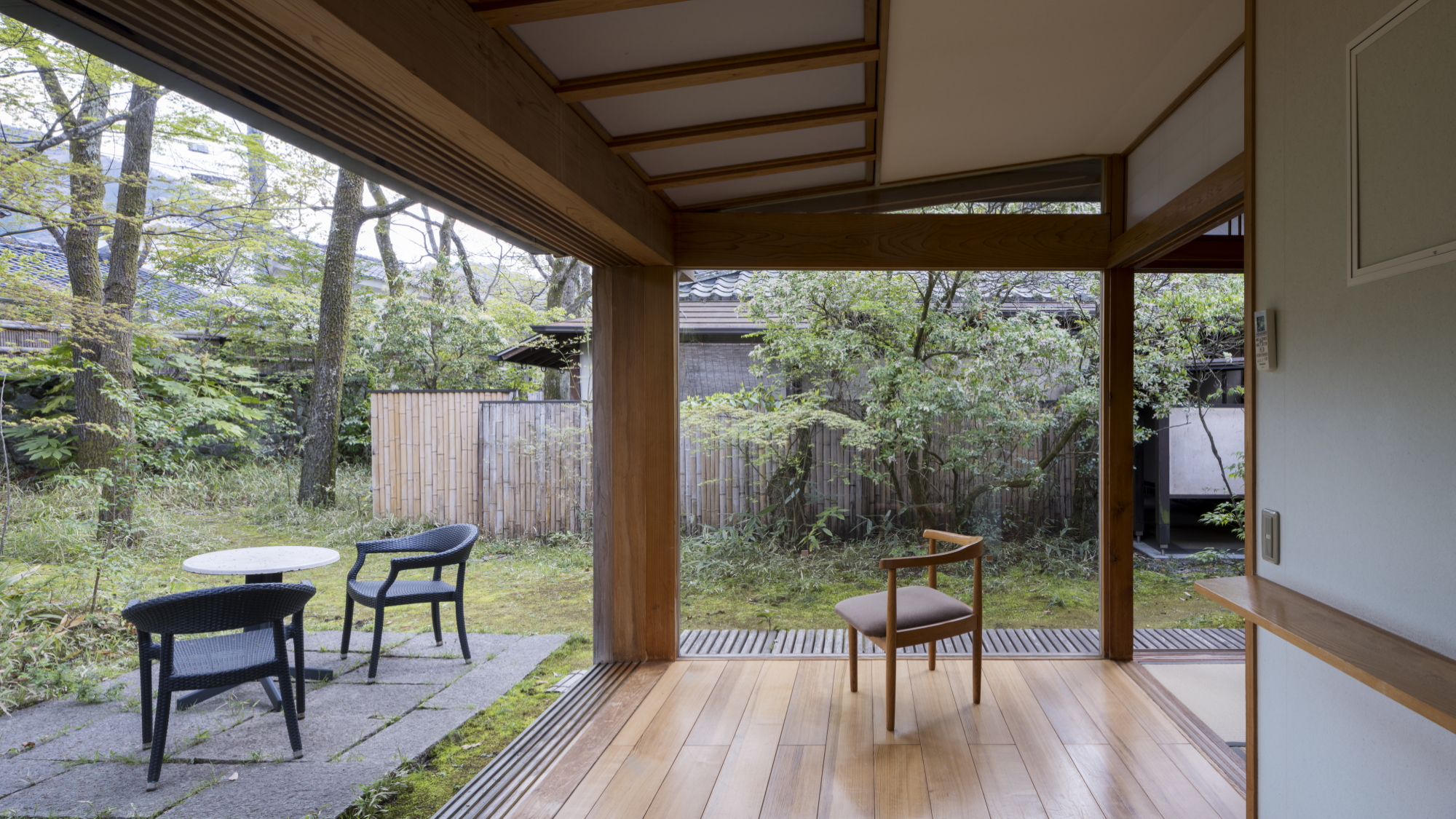 離れ｜温泉内湯・中庭テラス付 和室「きはだ」