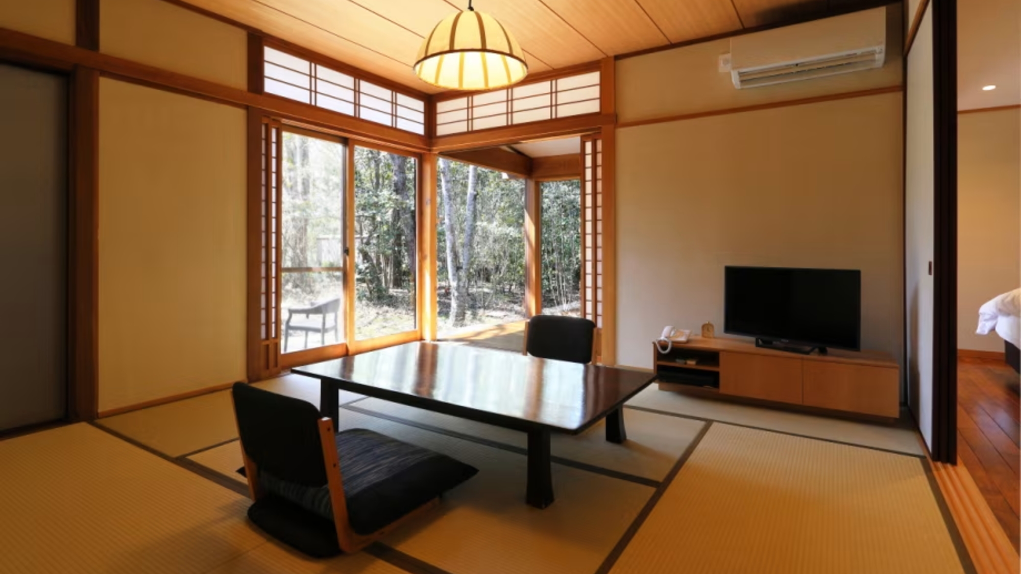 離れ｜温泉内湯・中庭テラス付 和洋室「山吹」