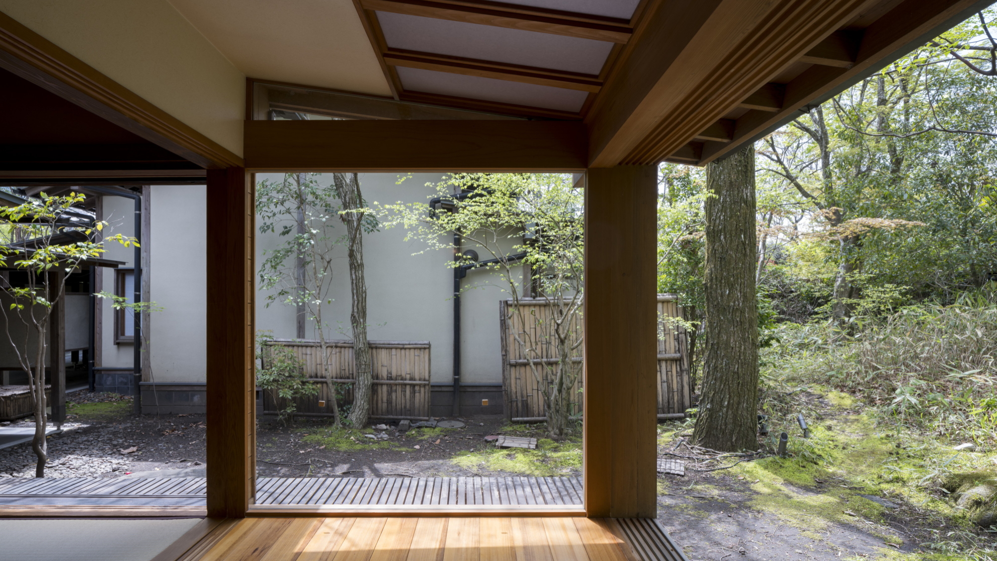 離れ｜温泉内湯・中庭テラス付 和洋室「くちなし」