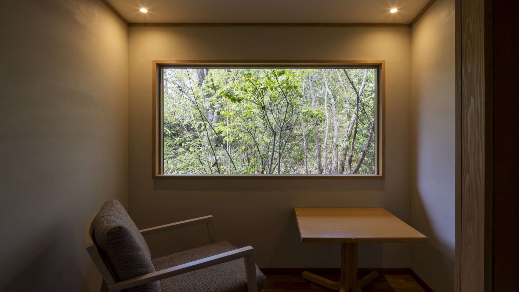 離れ｜温泉内湯・中庭テラス付 和洋室「むらさき」