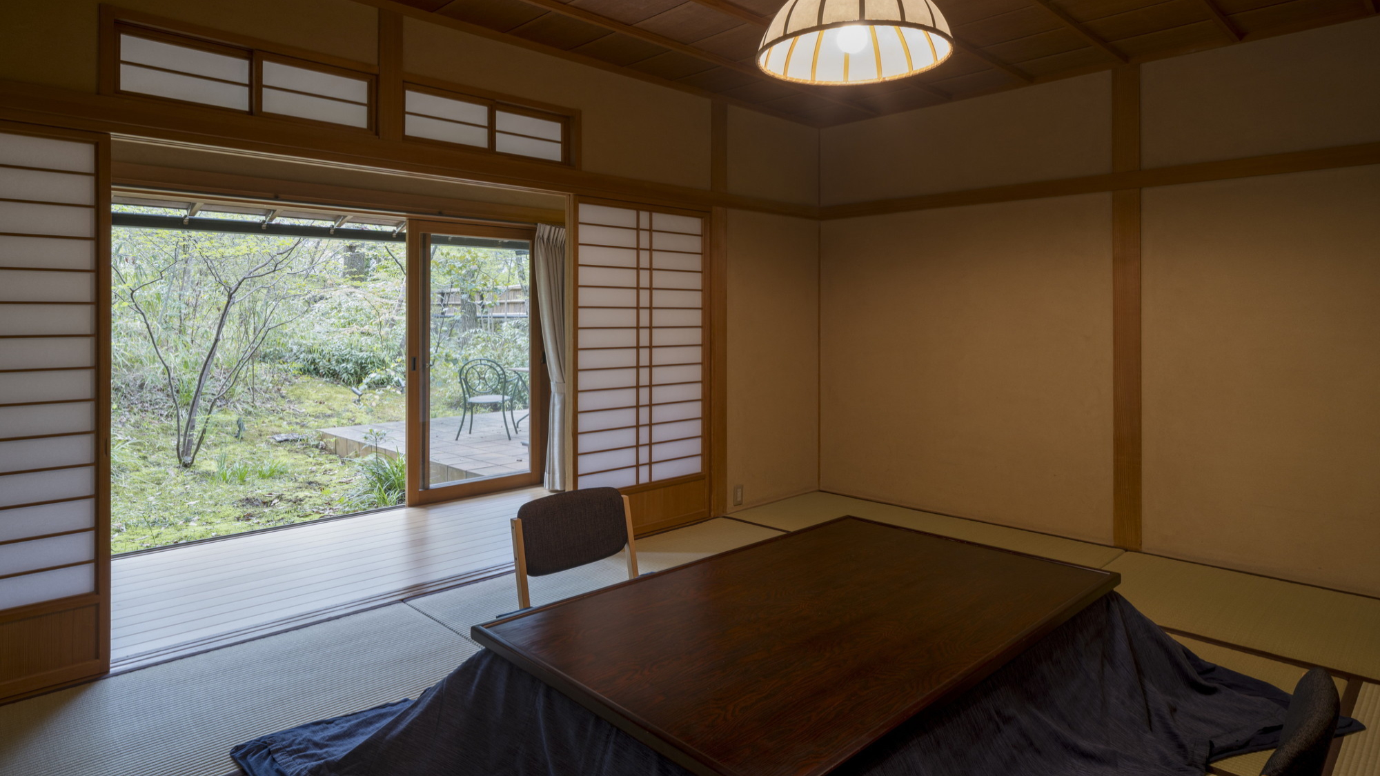 温泉内湯・中庭テラス付 和洋室「柚子」／1F