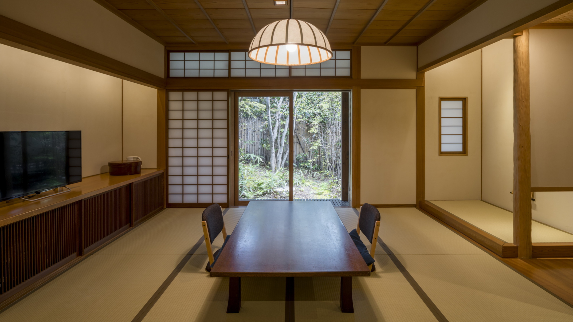 離れ｜温泉内湯・中庭テラス付 和洋室「桜」