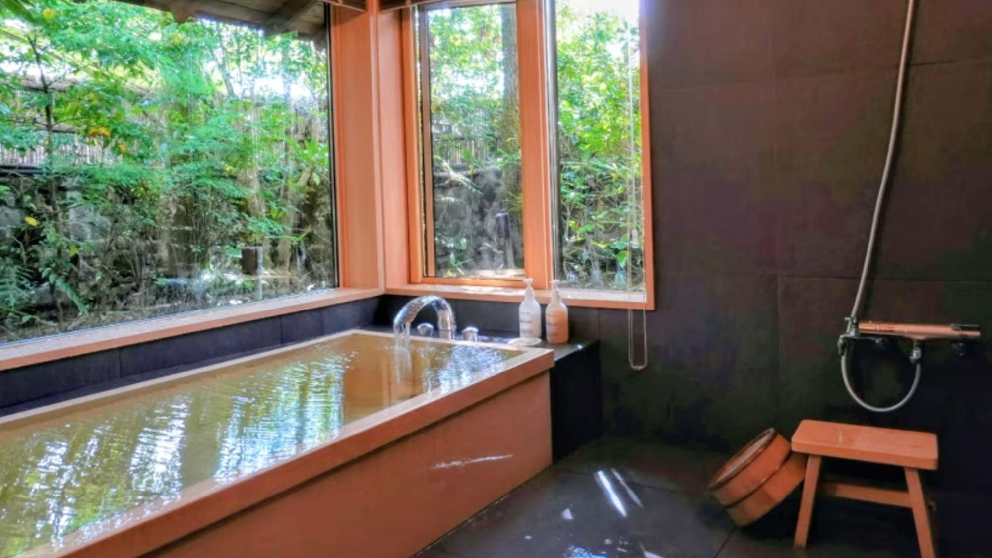 離れ｜温泉内湯・中庭テラス付 和洋室「桜」