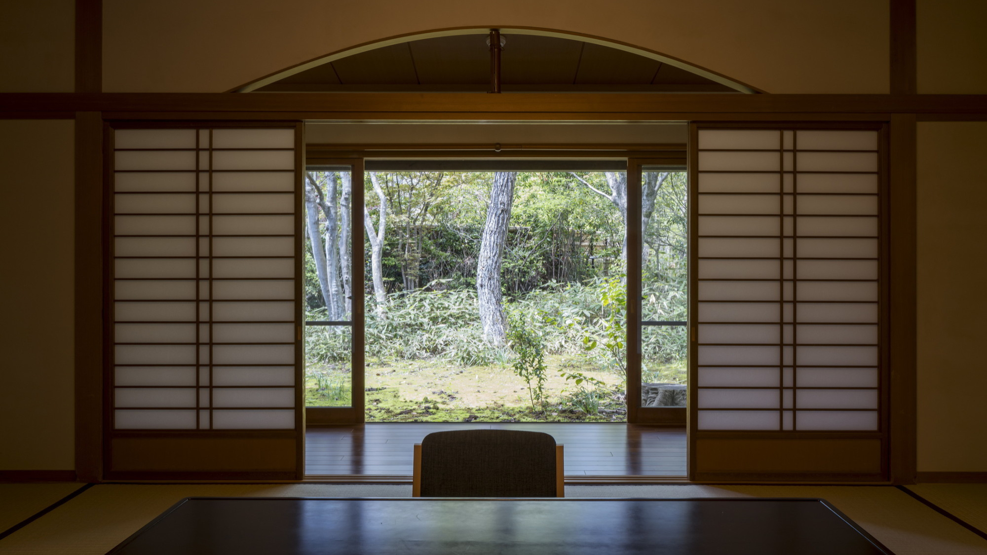 離れ｜温泉内湯・中庭テラス付 和洋室「むらさき」