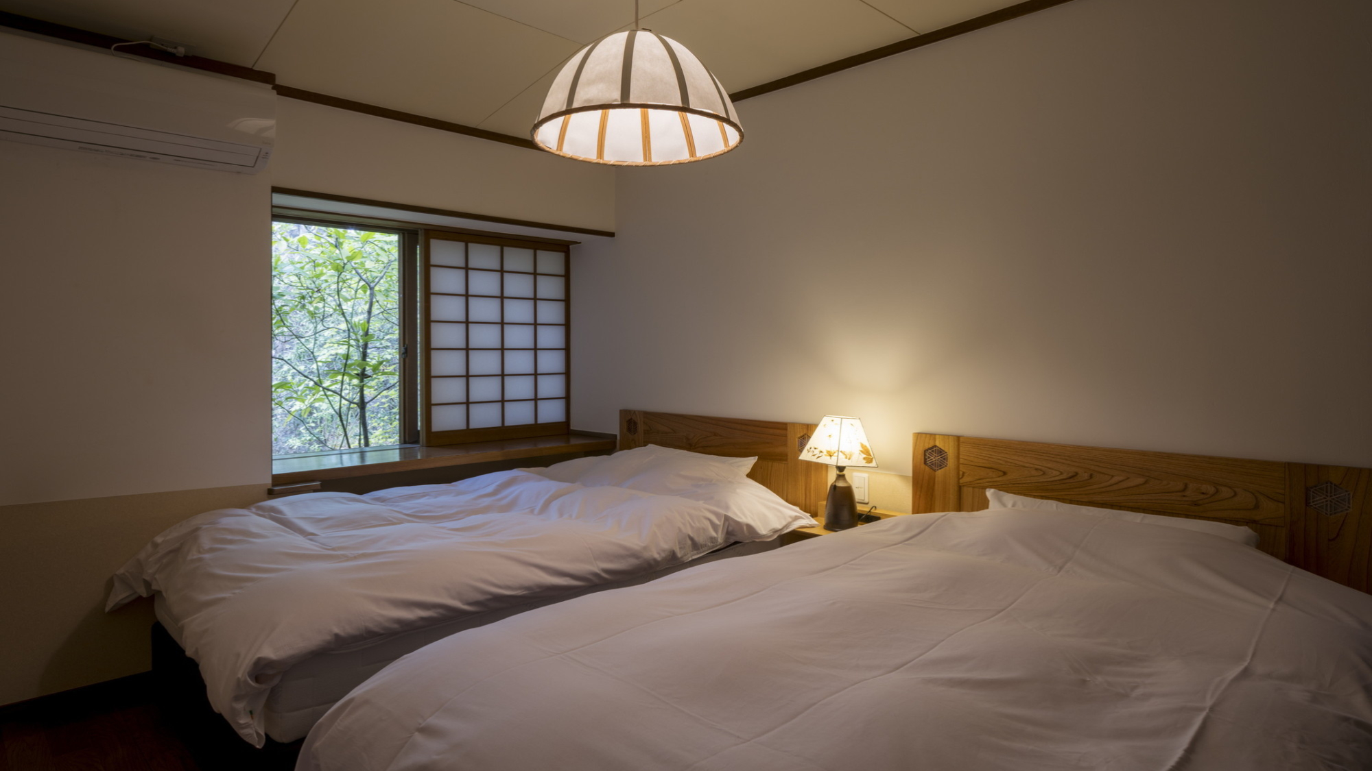 離れ｜温泉内湯・中庭テラス付 和洋室「あかね」