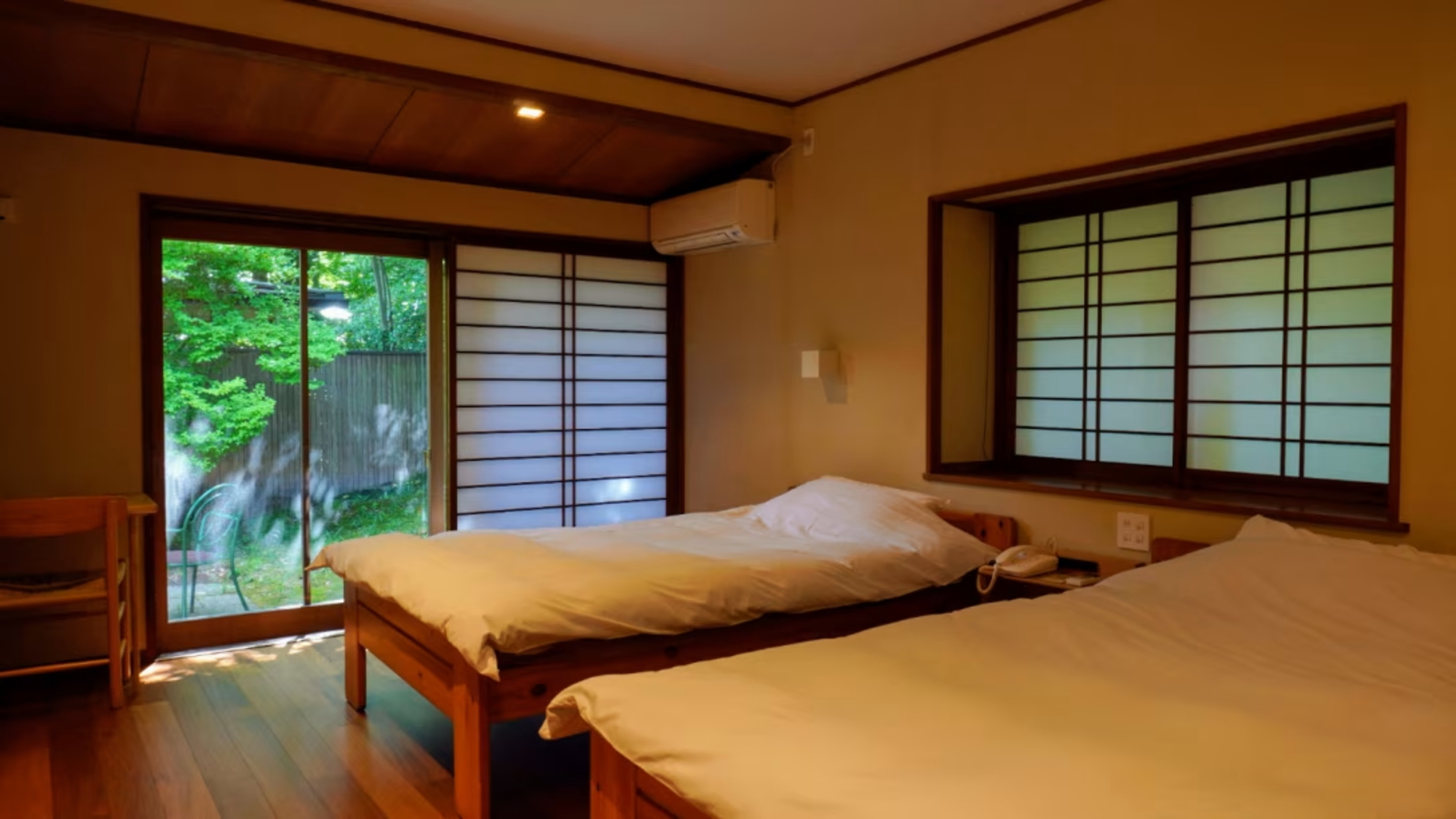 離れ｜温泉内湯・中庭テラス付 和洋室「ひわ」