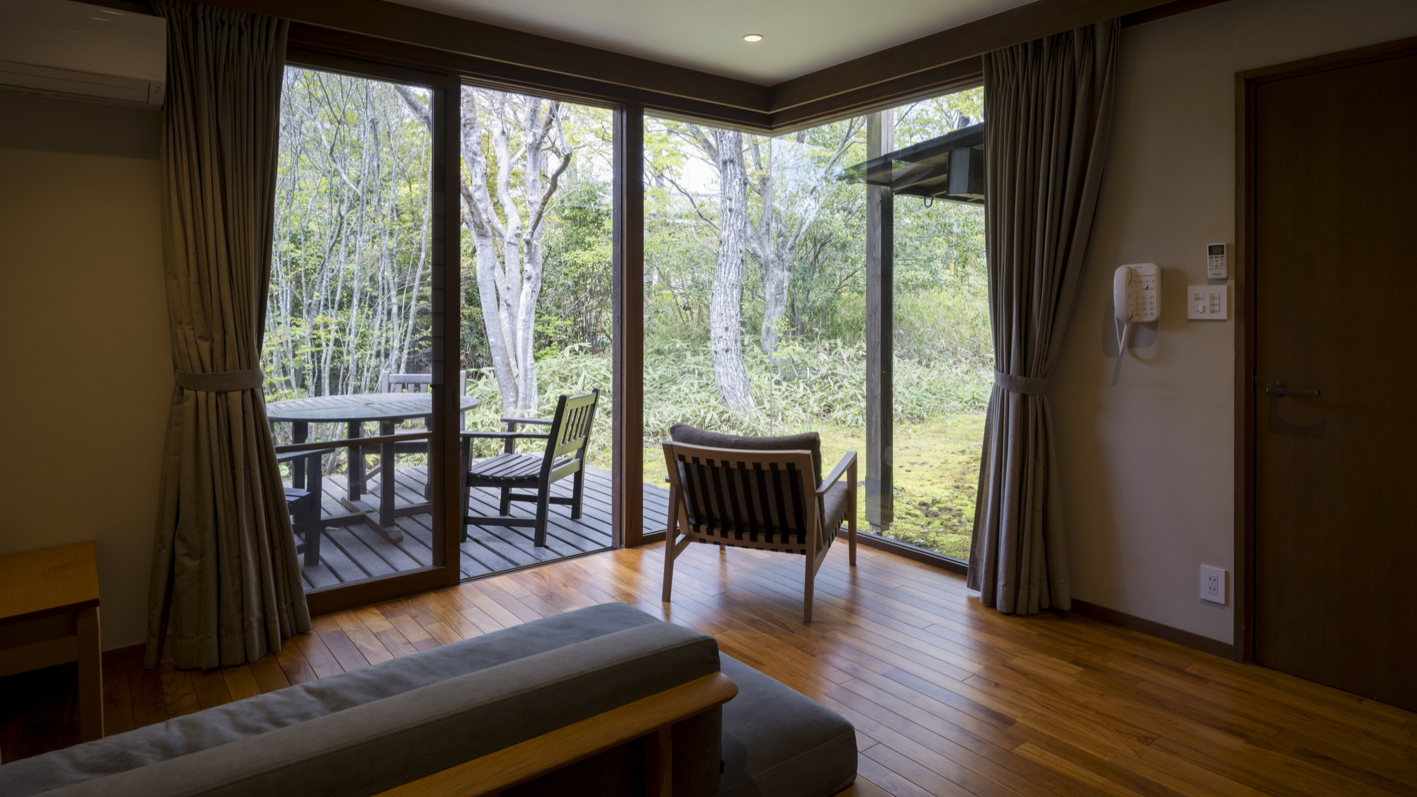 離れ｜温泉内湯・中庭テラス付 和洋室「むらさき」