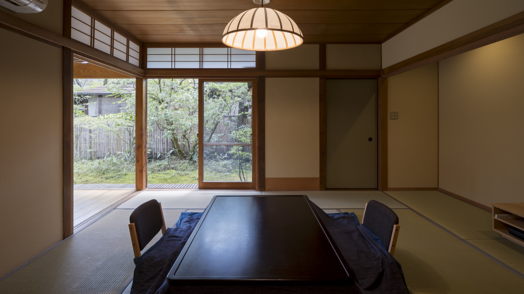 離れ｜温泉内湯・中庭テラス付 和室「きはだ」