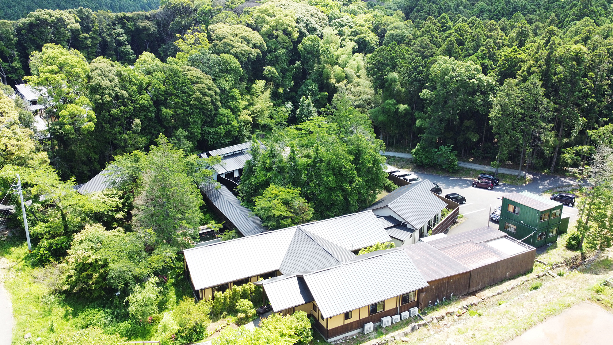 【施設風景】自然の原風景をできる限り残した広大な敷地。自然と一体になった滞在をお楽しみ下さい