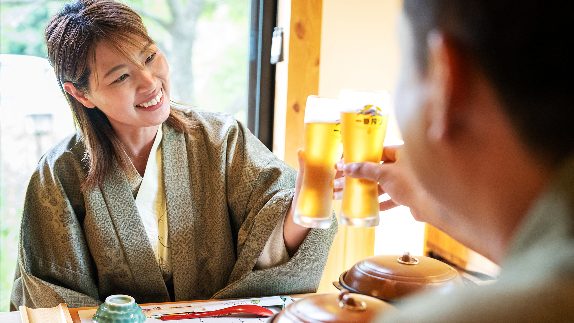 【個室お食事処】お食事と共に、四季の移ろいを感じる自然の景色をお楽しみいただけます。