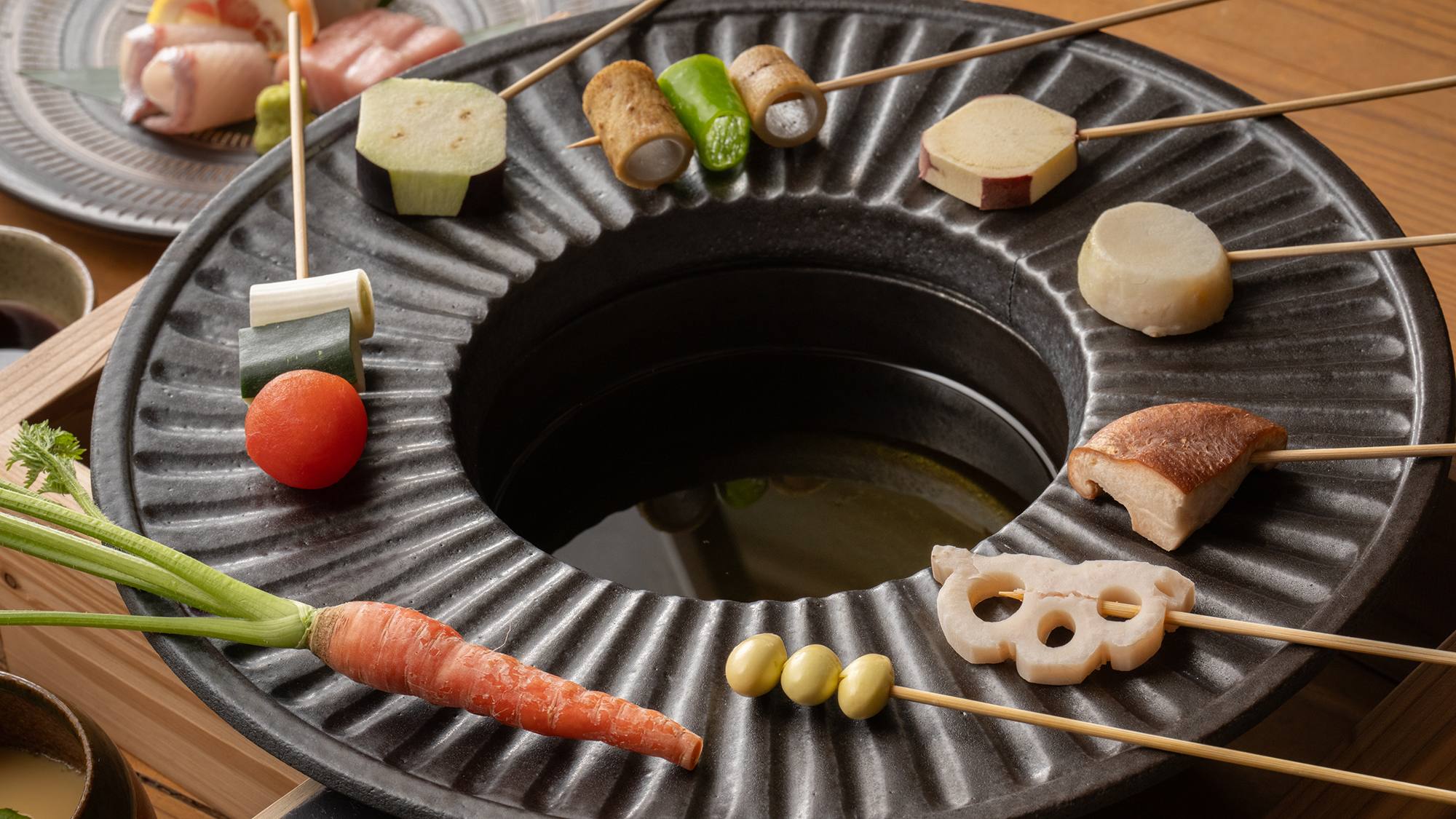 【里山の旬菜 菜種揚げ】色とりどりの野菜串をヘルシーな菜種油でサクッと揚げます