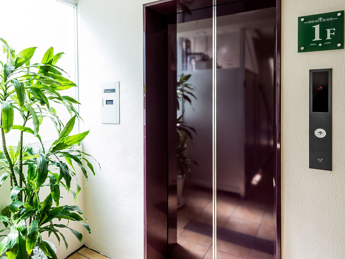 【エレベーター完備で大きな荷物も楽々】（客室は1階－4階）