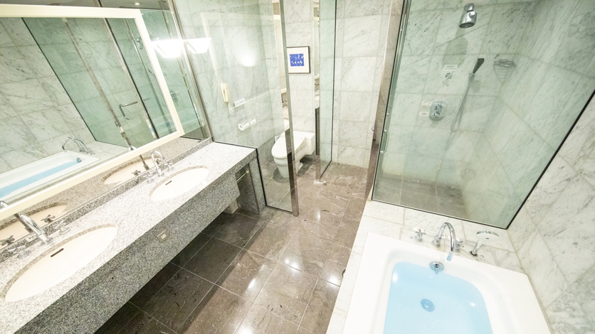 ロイヤルスイートルーム　76.0㎡　〈バスルーム〉