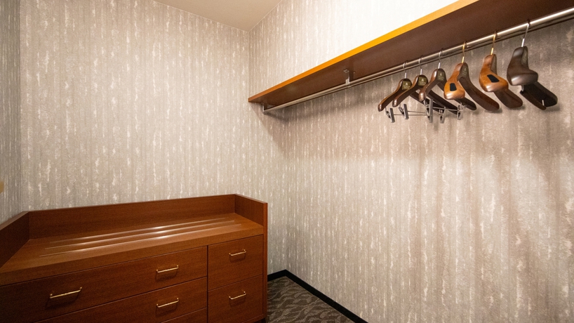 ロイヤルスイートルーム　76.0㎡　〈クローゼット〉