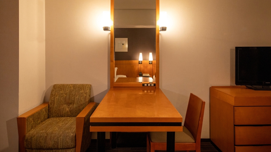 スーペリアツインルーム　29.5㎡〈デスク〉