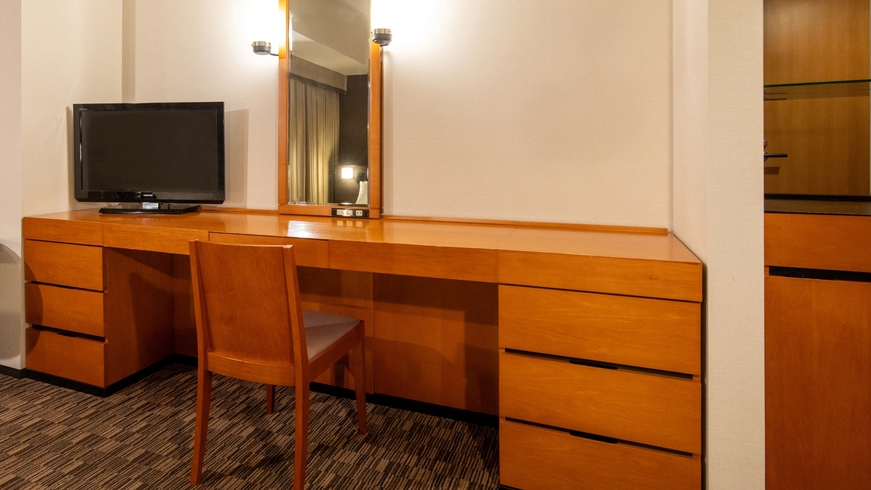 デラックスダブルルーム 25.7㎡〈デスク〉