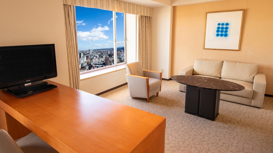 ジュニアスイートルーム〈リビング〉（大分側・お昼の景色）