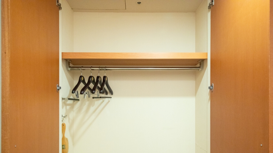 ジュニアスイートルーム　44.6㎡　〈クローゼット〉