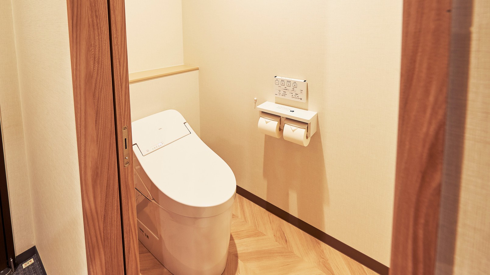 デラックスツインは「バスルーム」「洗面台」「トイレ」別のお部屋です。