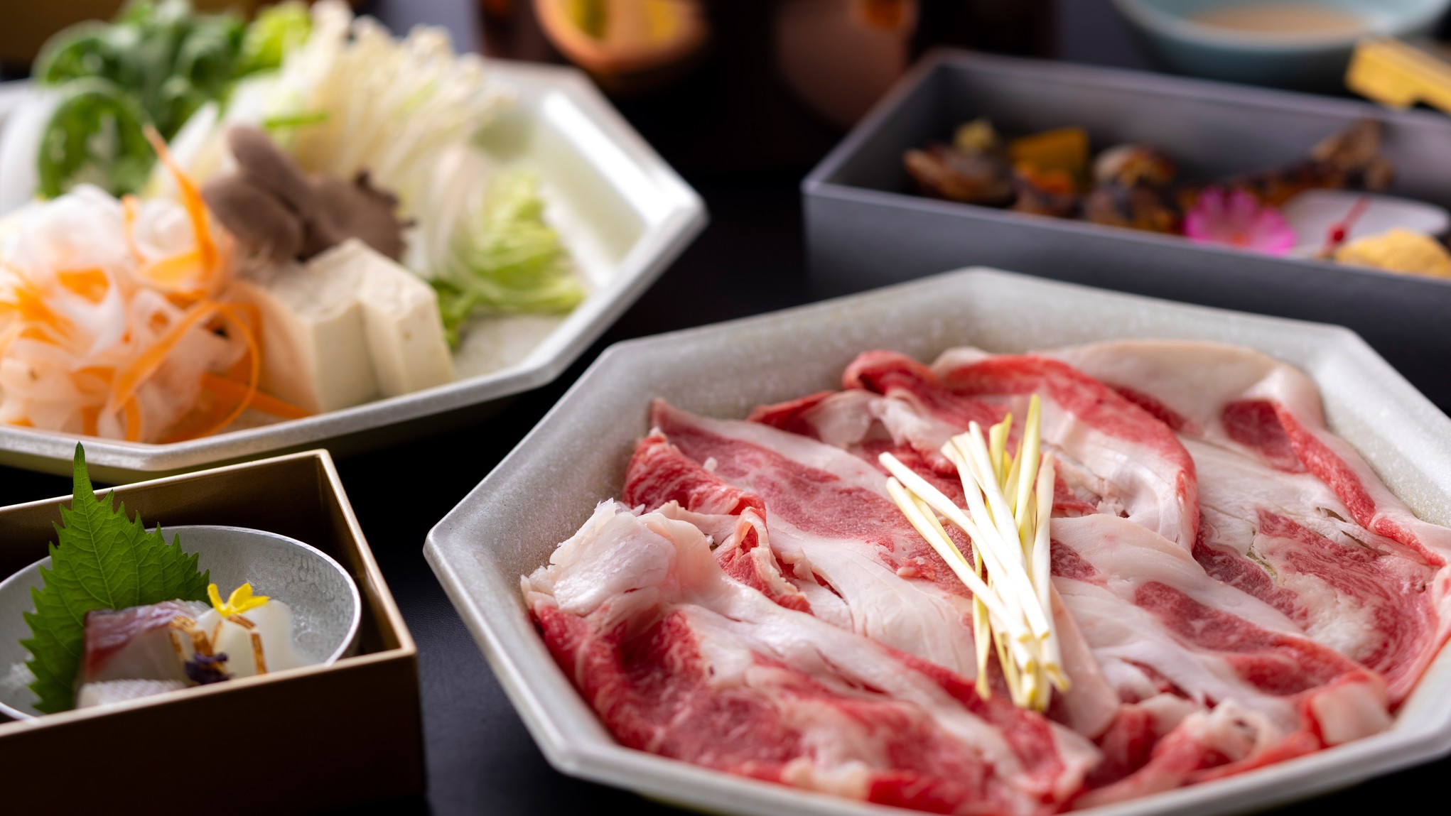 岡山ブランド牛「奈義牛」しゃぶしゃぶ鍋ディナーセット（グループホテルデリバリー＆温泉入浴付/送迎有）