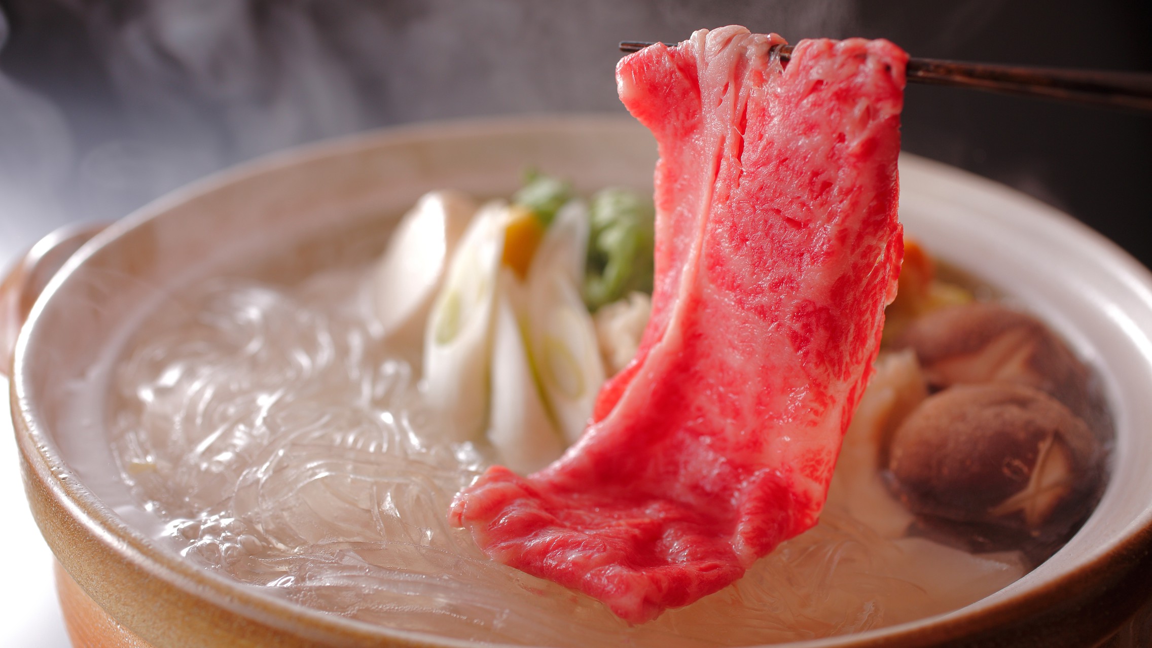 岡山ブランド牛「奈義牛」しゃぶしゃぶ鍋ディナーセット（グループホテルデリバリー＆温泉入浴付/送迎有）