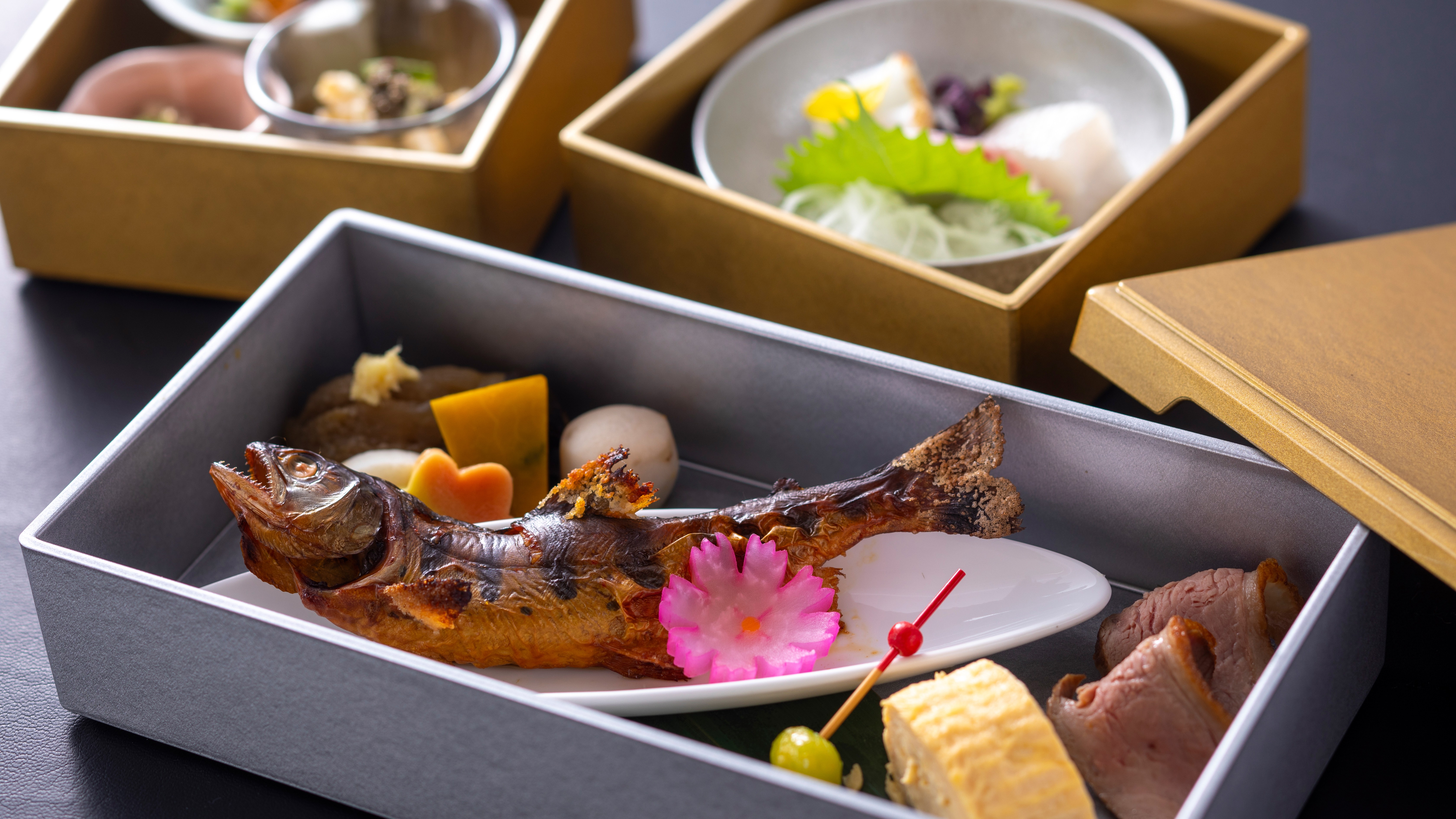 料理長が食材を吟味し、腕によりをかけて仕立てたディナーセットをお愉しみください（イメージ）