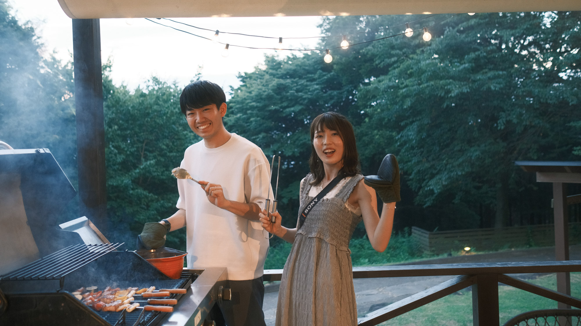 ふたりで仕上げるアウトドアBBQ。憧れの“外ごはん”体験を。