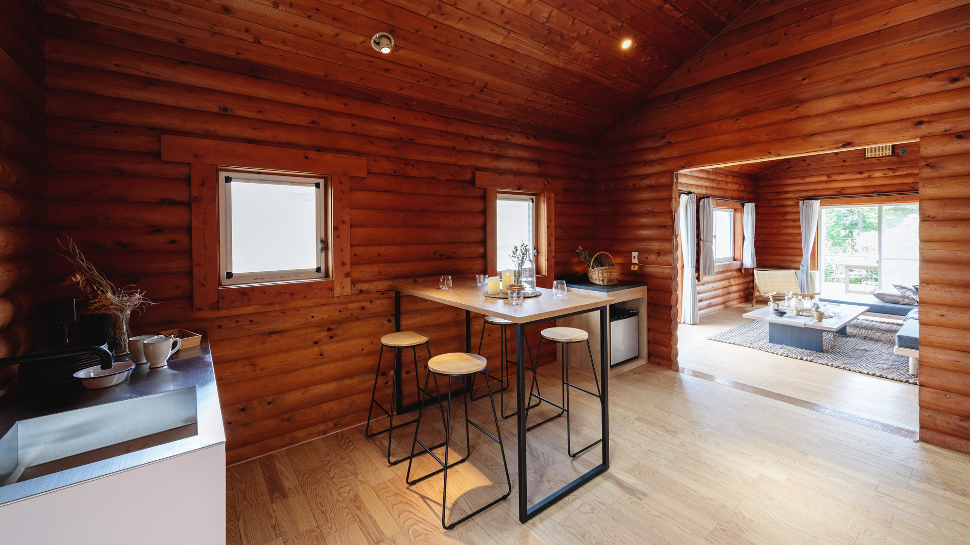 【SUITE CABIN】木の温もりに包まれるダイニングで乾杯しませんか？