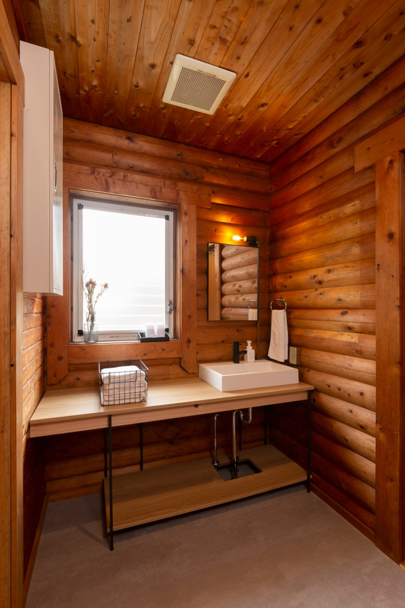 【SUITE CABIN】キャビン内のパウダールーム。ゆとりある設計で、快適なパウダールーム。