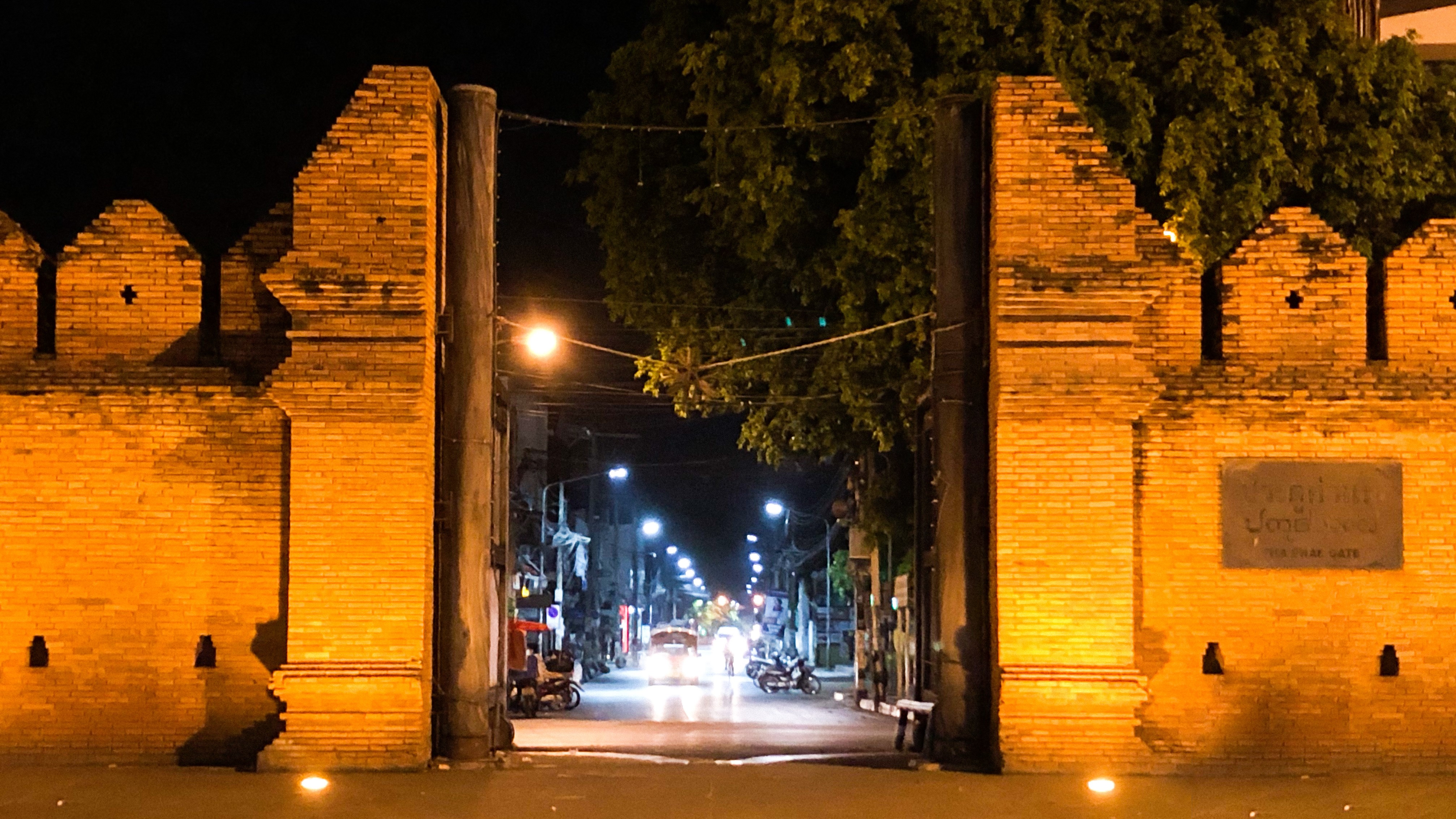 【sightseeing】ターペー門はチェンマイの旧市街を囲む城壁に作られた5つの門のうちの1つ