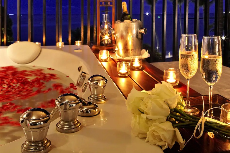 サリラヤスイートジャグジーシービュー