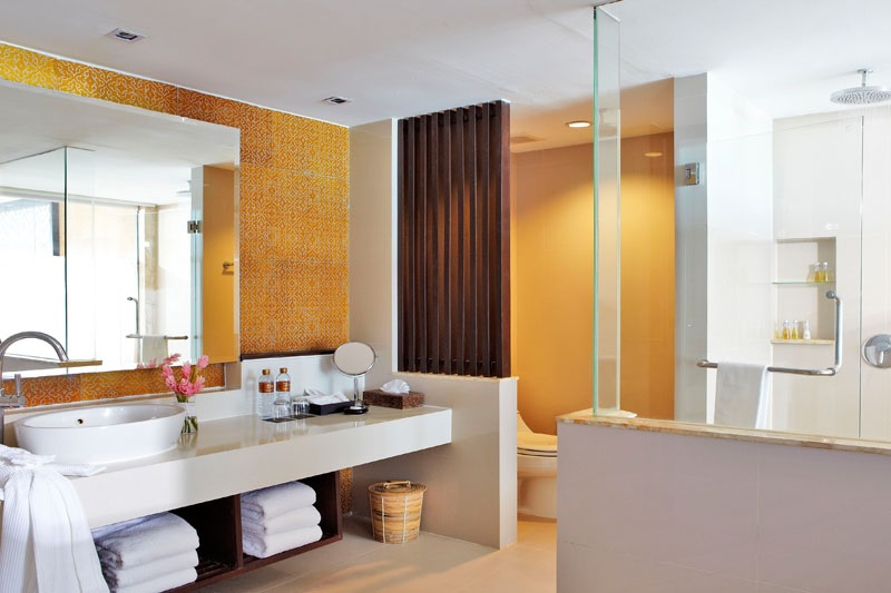 サリラヤスイーツジャグジープールアクセス