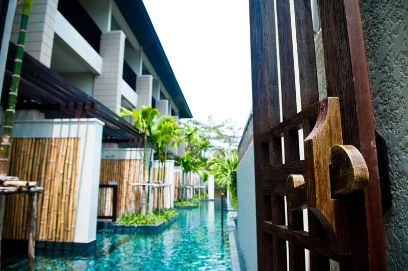 サリラヤスイーツジャグジープールアクセス