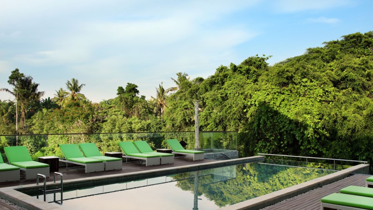 パノラマ　プール