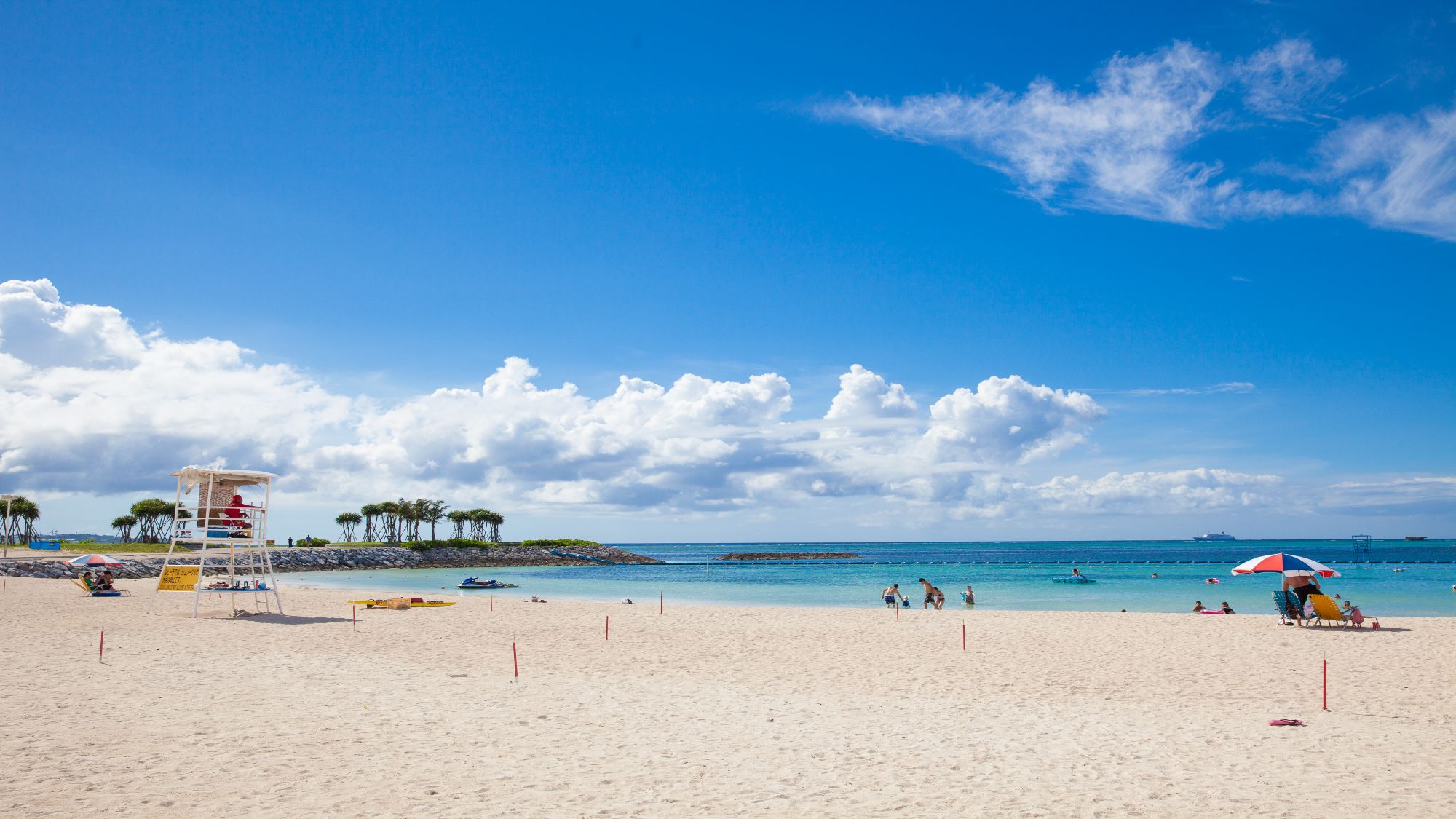 【エメラルドビーチ】当館から車で約6分