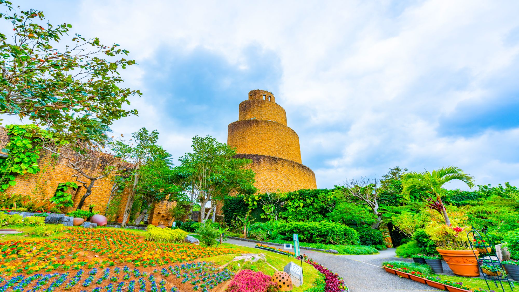 【熱帯ドリームセンター】当館から車で14分