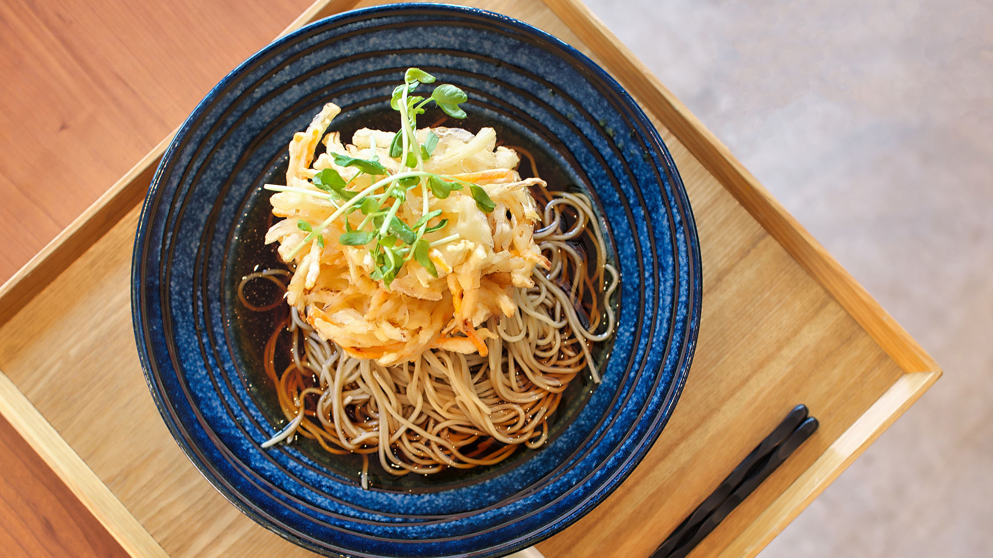 ・【食事】かき揚げの野菜の甘さが蕎麦のほろ苦さとよく合います