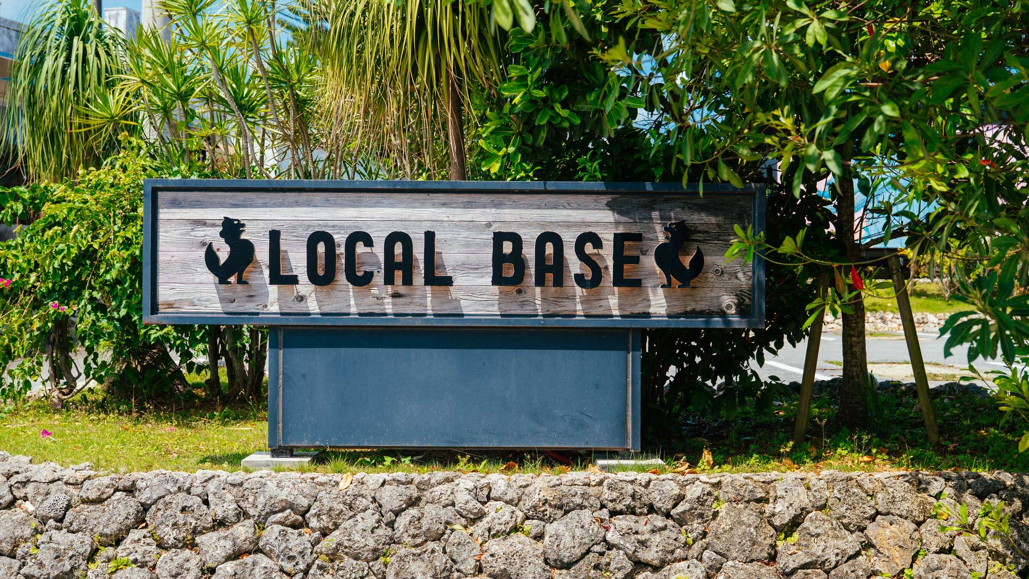 ・豊かな自然にあふれ、歴史的遺産も数多く残る宮古島。「LOCAL BASE」へようこそ！