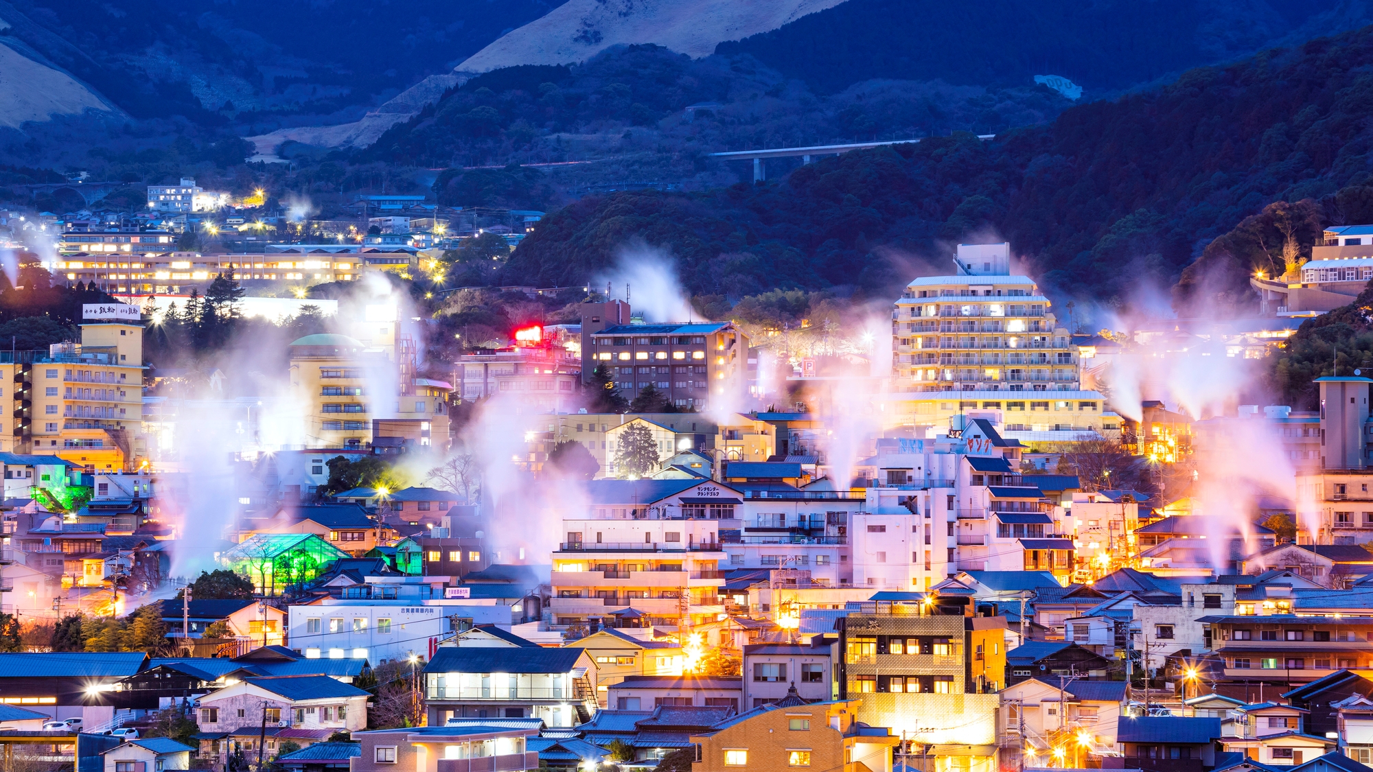 【当館から車で約15分】別府の温泉街から立ち上る湯けむりの絶景を一望できる「湯けむり展望台」